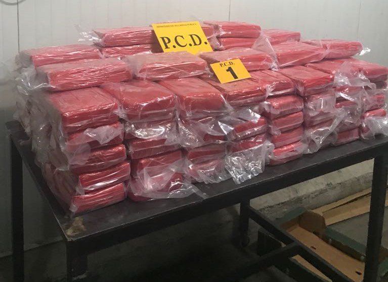 PCD decomisa 133 kilos de cocaína ocultos entre carga de piñas