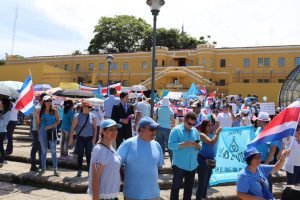 Cientos de costarricenses marcharon en contra del aborto