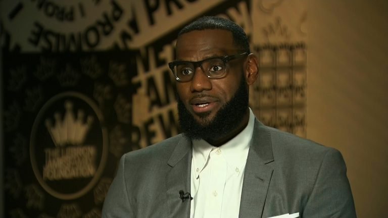 Lebron James discute con Donald Trump por escuela benéfica en su cuidad natal