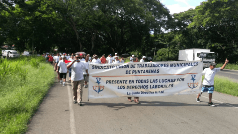 Trabajadores de Puntarenas en huelga por prohibición de pesca de arrastre