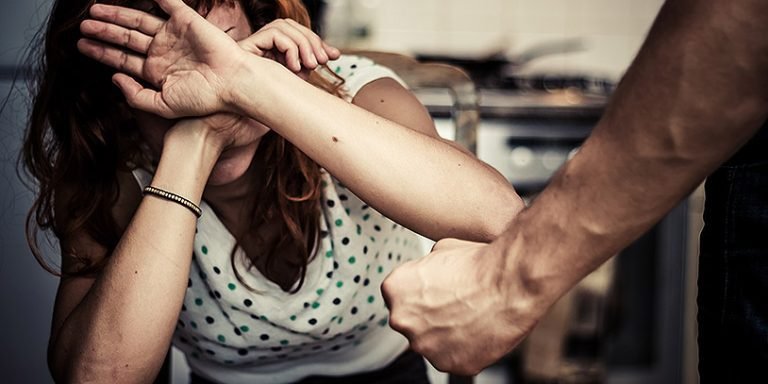 Brasileños protestan por muerte de una mujer víctima de violencia doméstica