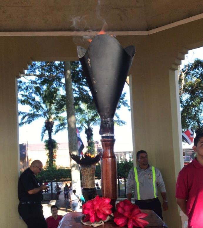 La antorcha de la Independencia no seguirá en carretera y procederán a trasladarla vía aérea