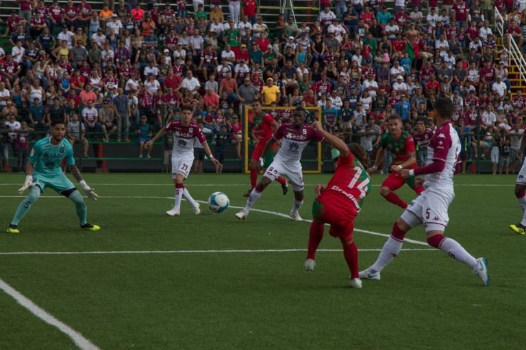 Carmelita frena a Saprissa con empate agónico de 2-2