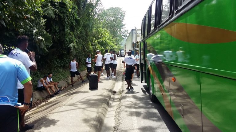 Limón FC no ha podido llegar a San Carlos por bloqueo en Siquirres y solicita la cancelación del juego