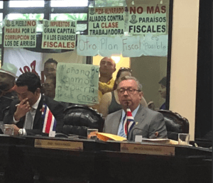 Solicitan tomar medidas ante carteles que amenazan a diputados