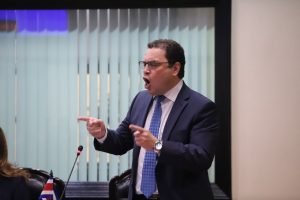 Carlos Ricardo Benavides: Gobierno de Solís campeón universal de la irresponsabilidad fiscal