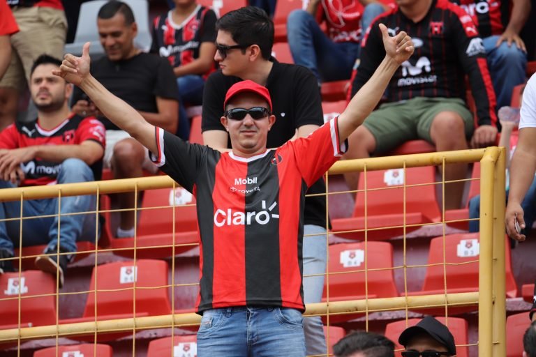 Alajuelense cambia de día y horario este fin de semana para que su afición no se moje