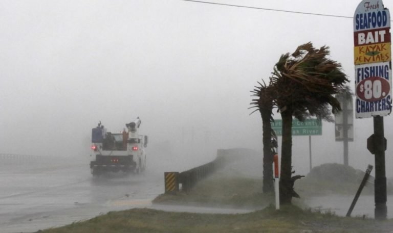 Marejada de Florence comienza a azotar las Carolinas