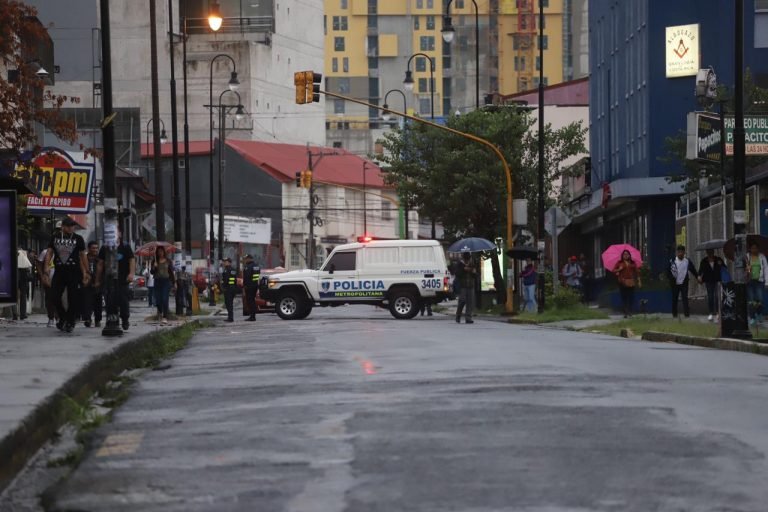 Fuerza Pública mantiene cerrado el paso a pesar de no haber manifestantes en Cuesta de Moras