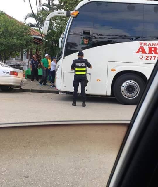 PT denuncia que policía anota placas de buses que vienen con manifestantes