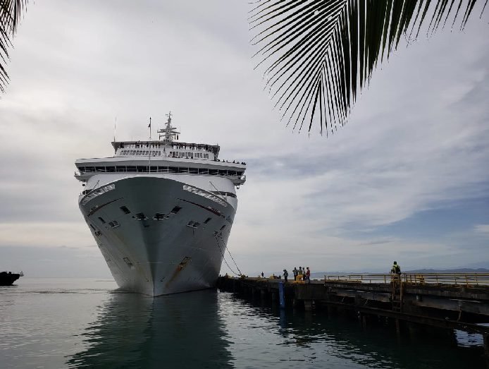 Tercer crucero de la temporada atraca con 2.064  pasajeros en Limón