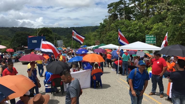 Mantienen bloqueada Interamericana Sur en Paso Real