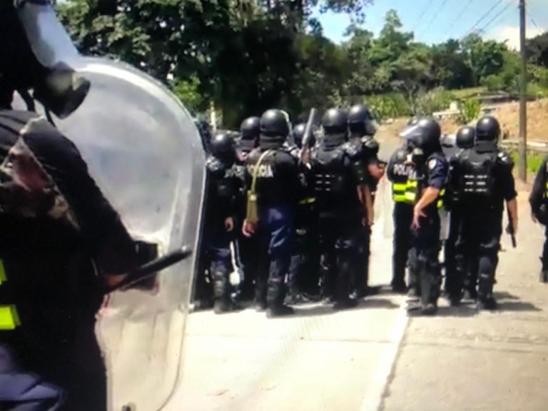 Fuerza Pública denuncia que 6 oficiales fueron agredidos por manifestantes