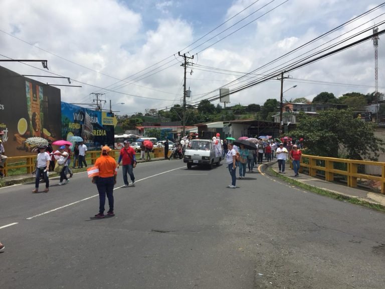 Policía de Tránsito cerró vías en Heredia por movimiento sindical