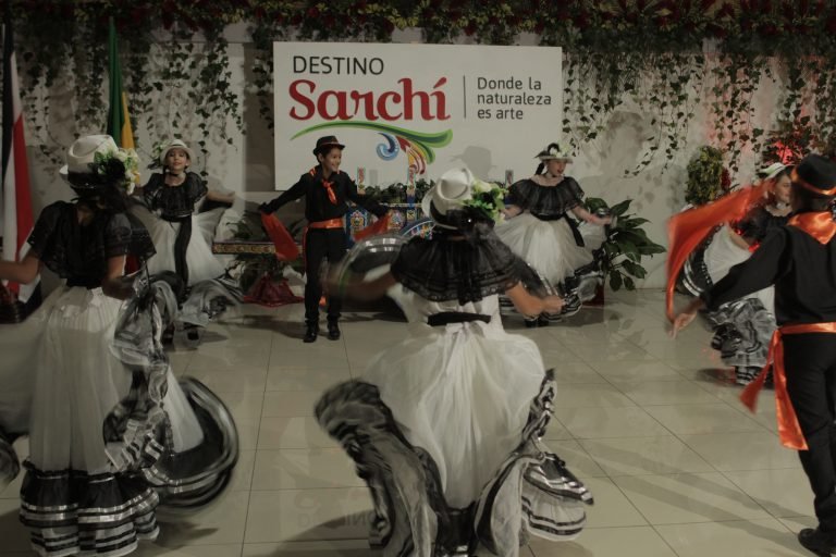 Sarapiquí y Sarchí son certificados como primeros destinos turísticos sostenibles
