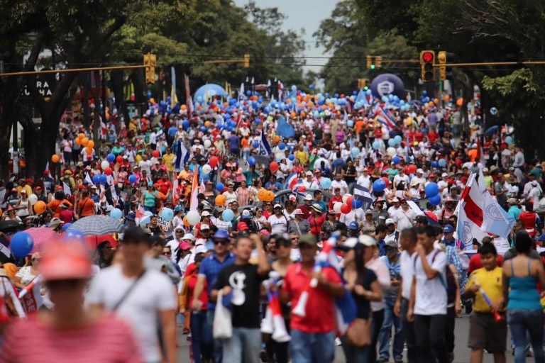 UCR convoca a estudiantes y funcionarios a unirse a marcha el día de mañana