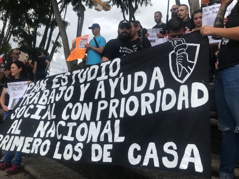 Manifestantes vuelven a gritar ¡fuera nicas!