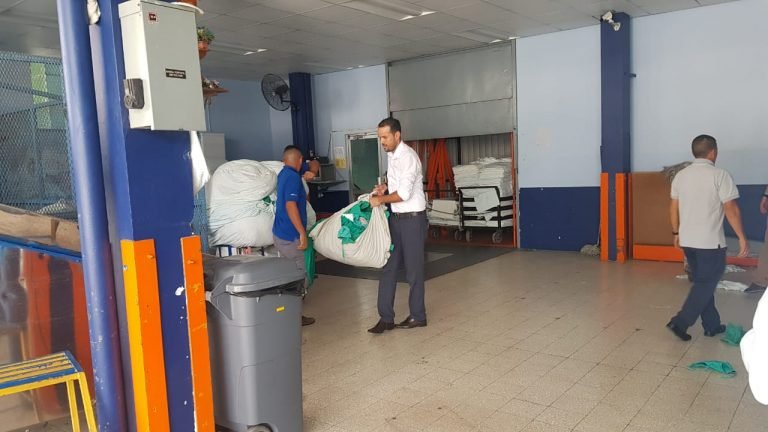 Personal de Oficinas Centrales de la CCSS se encargó de lavar ropa hospitalaria
