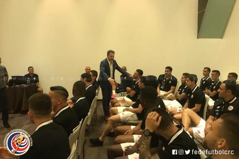 Imágenes: Así fue la presentación de Gustavo Matosas con los integrantes de La Sele