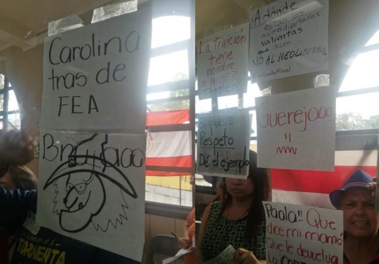 Diputados reaccionan por carteles ofensivos contra mujeres en barra del público del Congreso