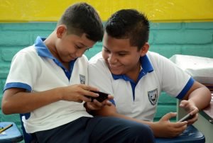 BID premia a ONG tica dirigida a prevenir riesgo en los jóvenes