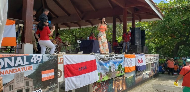 Guanacastecos se reúnen en Nicoya a escuchar a economista Sofía Guillén