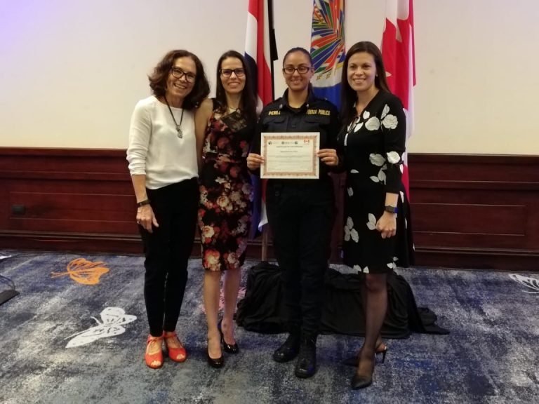 Mujeres policías participan en taller para fortalecer igualdad de género