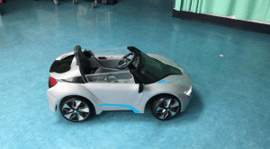 Hospital emplean carros de juguete para conducir a menores al quirófano