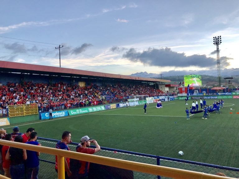 Así saltarán al terreno de juego San Carlos y Alajuelense en el primer juego de la semifinal