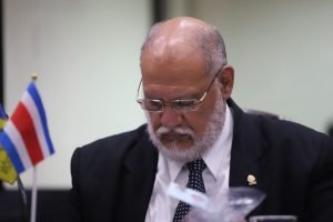 Restauración reportó compra de camisetas y banderas por ₡425 millones