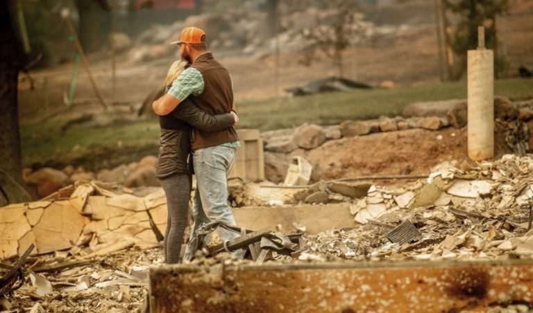 California: 42 muertos y más de 7.000 viviendas arrasadas en letal incendio forestal