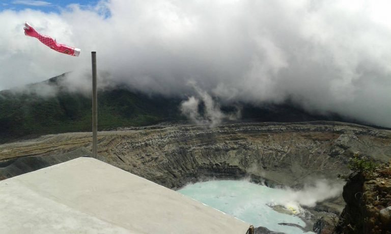 Japón dona dispositivos que indican la dirección de los gases del Volcán Poás