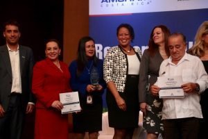 Municipalidad de Alajuela y Banco Davivienda reciben premio por proyecto Cultivarte