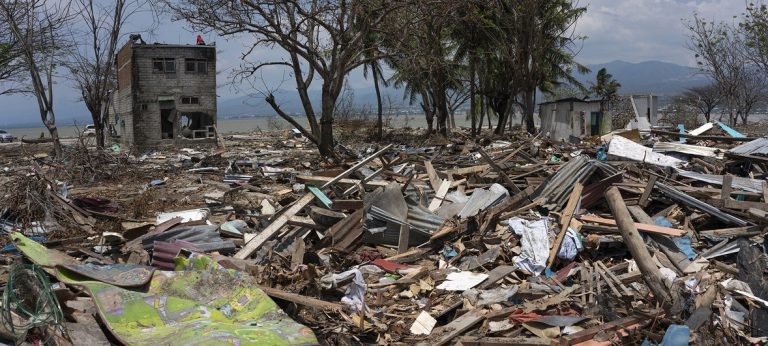 Tsunamis se llevaron 280.000 millones de dólares en los últimos veinte años