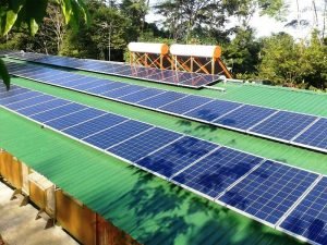 Paneles solares se venden como solución frente al aumento de tarifas eléctricas