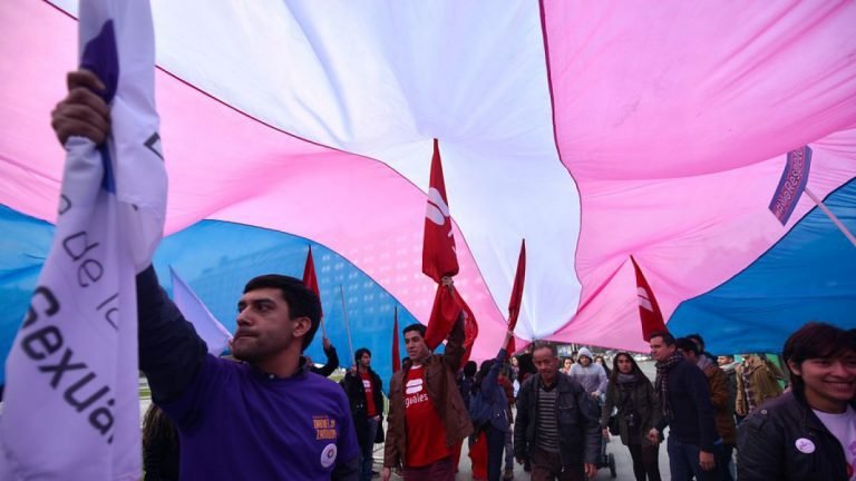 Chile promulga Ley que permite rectificación de nombre y sexo de personas Trans