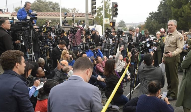 California: 13 muertos en ataque en un bar, incluyendo el atacante