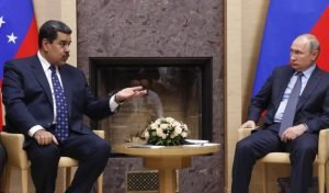 Putin respalda a Maduro, quien está de visita en Moscú