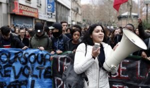 Blindan París de cara a peores disturbios por alza del costo de vida