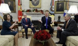 Trump discute públicamente con demócratas por el muro, amenaza cerrar el gobierno