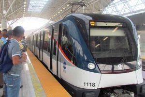 Ministro de Hacienda no tiene idea de cómo se pagará subsidio que se generaría por tren eléctrico