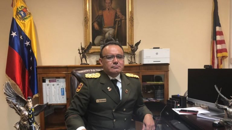 Agregado militar de Venezuela en Washington reconoce a Guaidó