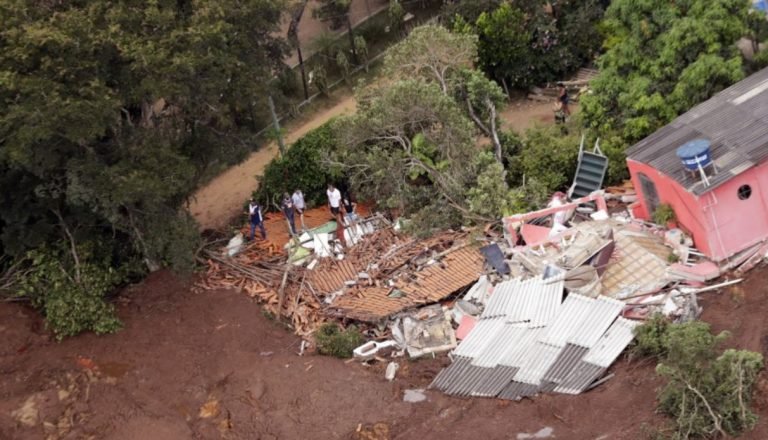 Brasil: Al menos 9 muertos y 300 desaparecidos por colapso de presa