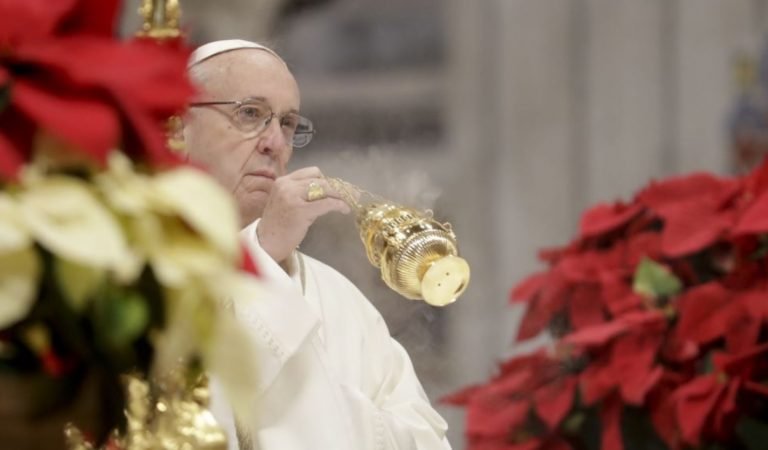 Papa pide ayudar a los pobres y sin techo en la Epifanía