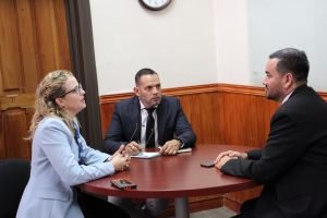 Prendas solicita colaboración de Defensoría para mejorar servicios de salud y agua potable en Sarapiquí