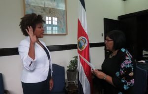 Shara Duncan fue juramentada como embajadora alterna en la ONU en Ginebra