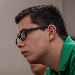 Bajo la lluvia Dios sí existe