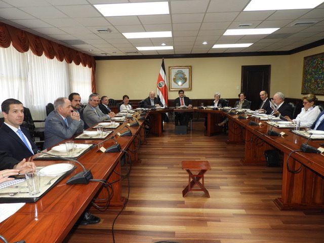 Uccaep llega a consensos con el gobierno para reactivar economía