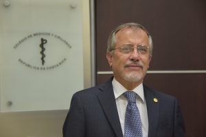 Exdirector del Programa de Posgrados en Especialidades Médicas de la UCR es el nuevo presidente del Colegio de Médicos
