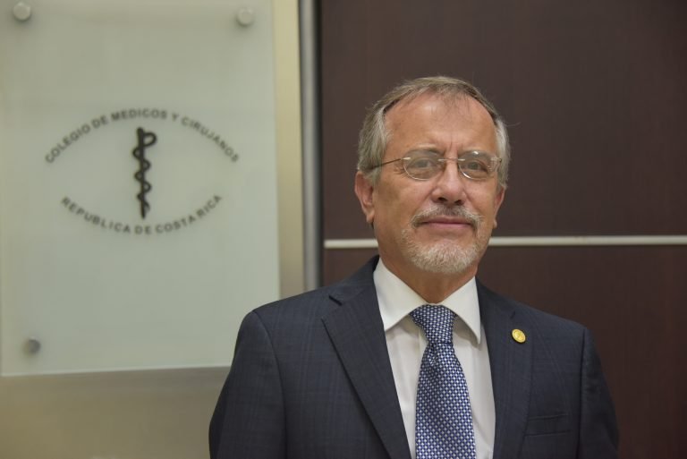 Exdirector del Programa de Posgrados en Especialidades Médicas de la UCR es el nuevo presidente del Colegio de Médicos